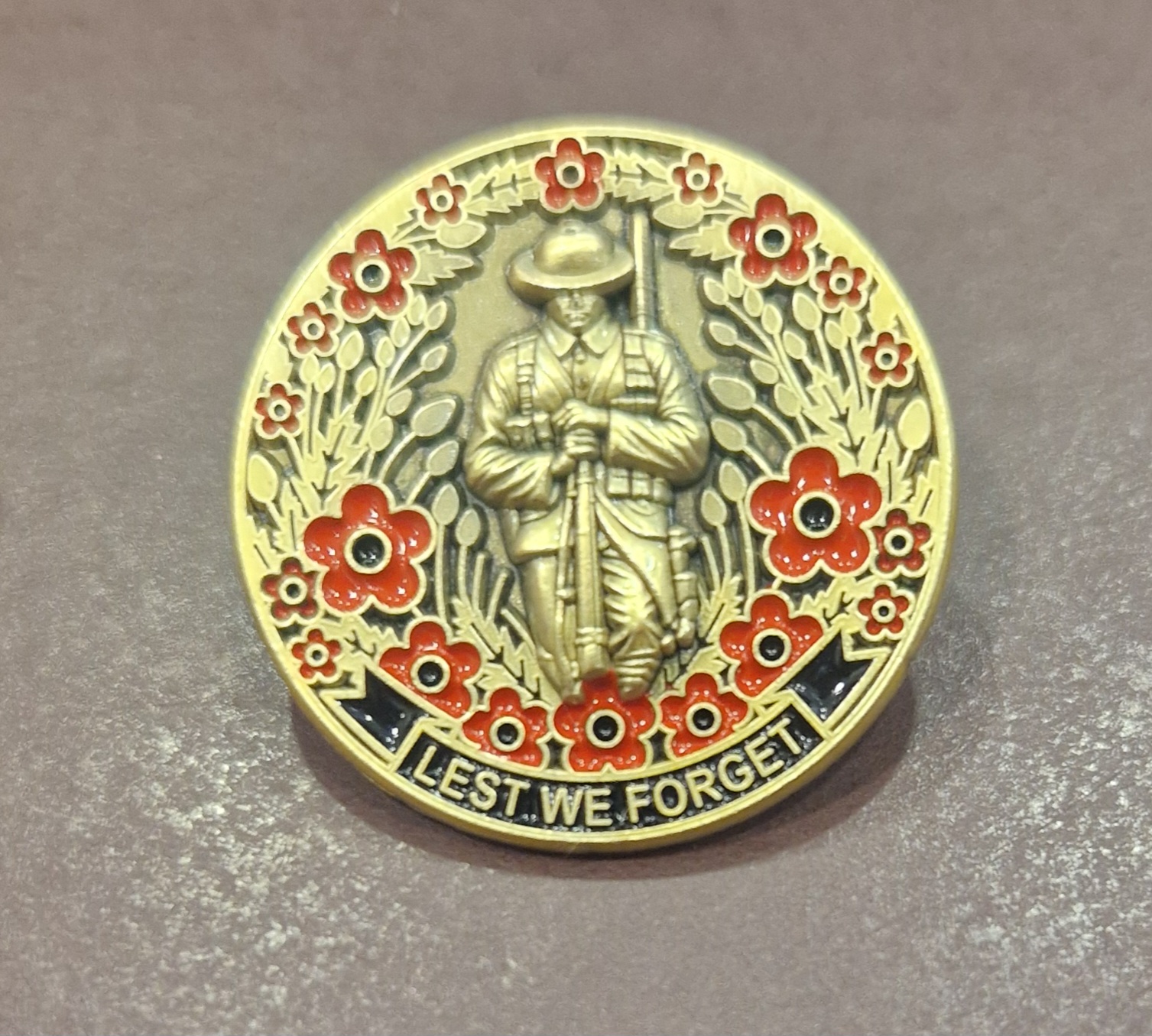 Lest We Forget pin badge